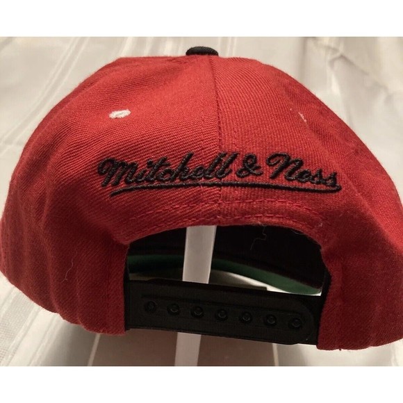 Mitchell And Ness Miami Heat Hardwood Classics SnapBack Hat Basketball - Picture 2 of 8